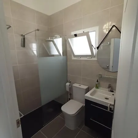 Golfsur-jacuzzi-privateparking-2bath-4bedroom-4tv-netflx-fastwifi סן מיגל דה אבונה