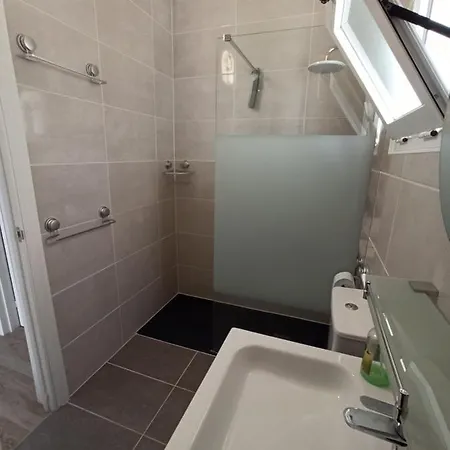 Golfsur-jacuzzi-privateparking-2bath-4bedroom-4tv-netflx-fastwifi Lägenhet *