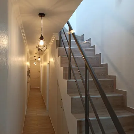 Golfsur-jacuzzi-privateparking-2bath-4bedroom-4tv-netflx-fastwifi Lägenhet