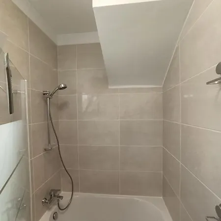 Golfsur-jacuzzi-privateparking-2bath-4bedroom-4tv-netflx-fastwifi Lägenhet