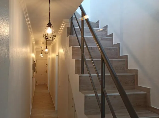 Golfsur-jacuzzi-privateparking-2bath-4bedroom-4tv-netflx-fastwifi 아파트