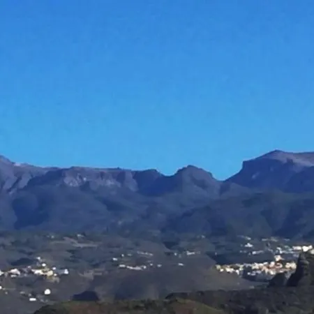 Golfsur-jacuzzi-privateparking-2bath-4bedroom-4tv-netflx-fastwifi 公寓