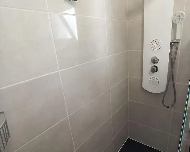 Golfsur-jacuzzi-privateparking-2bath-4bedroom-4tv-netflx-fastwifi * San Miguel de Abona