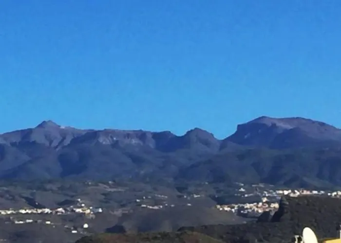 Golfsur-jacuzzi-privateparking-2bath-4bedroom-4tv-netflx-fastwifi Apartment