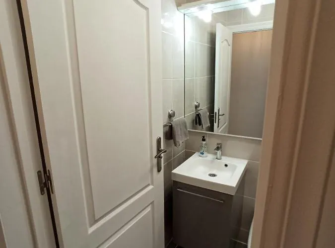 Golfsur-jacuzzi-privateparking-2bath-4bedroom-4tv-netflx-fastwifi