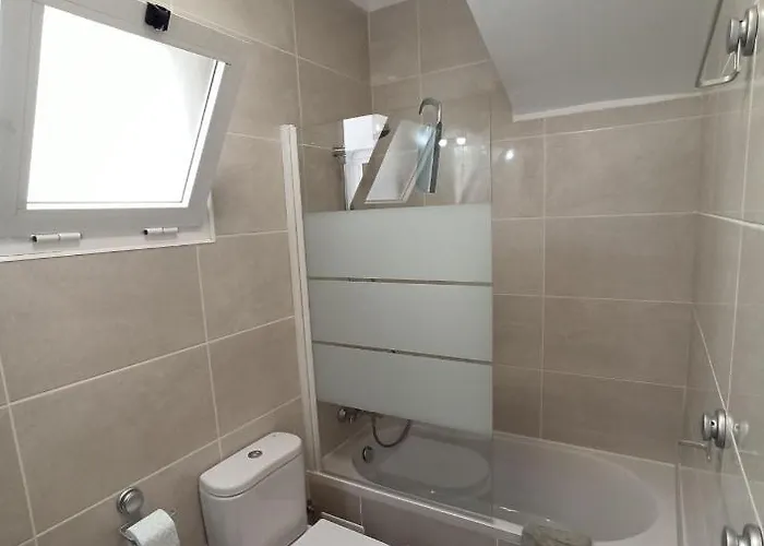 Golfsur-jacuzzi-privateparking-2bath-4bedroom-4tv-netflx-fastwifi Apartment *