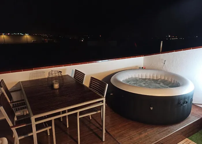 Lejlighed Golfsur-jacuzzi-privateparking-2bath-4bedroom-4tv-netflx-fastwifi *